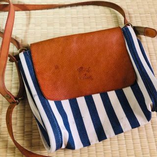 イルビゾンテ(IL BISONTE) ショルダーバッグ(レディース)(ストライプ