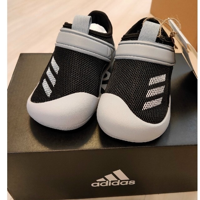 adidas(アディダス)のアディダス アルタベンチャーサンダル 黒 キッズ/ベビー/マタニティのキッズ靴/シューズ(15cm~)(サンダル)の商品写真