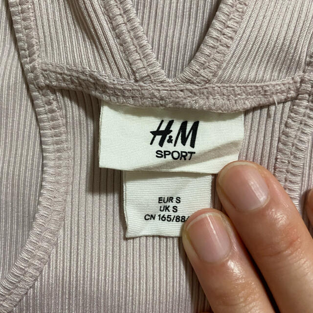 H&M(エイチアンドエム)のH&M スポーツウェア　タンクトップ　ヨガウェア スポーツ/アウトドアのランニング(ウェア)の商品写真