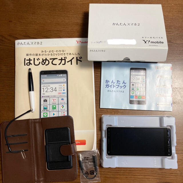 京セラ(キョウセラ)のかんたんスマホ2 A001KC シルバー　SIMフリー スマホ/家電/カメラのスマートフォン/携帯電話(スマートフォン本体)の商品写真