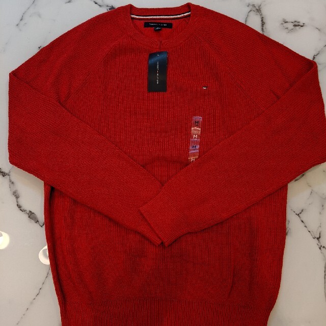 トミーヒルフィガー、赤セーター
