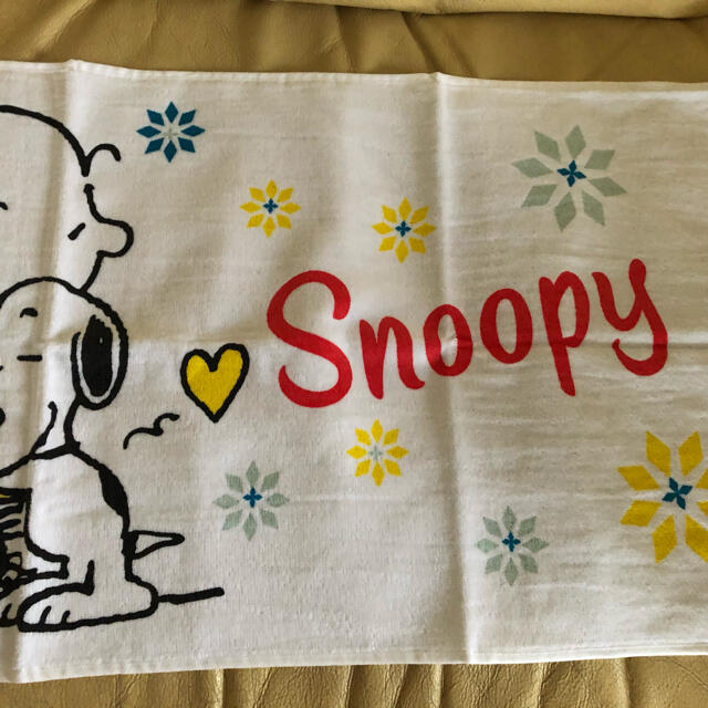 SNOOPY(スヌーピー)のスヌーピーバグ柄タオル✨新品未使用 エンタメ/ホビーのアニメグッズ(タオル)の商品写真