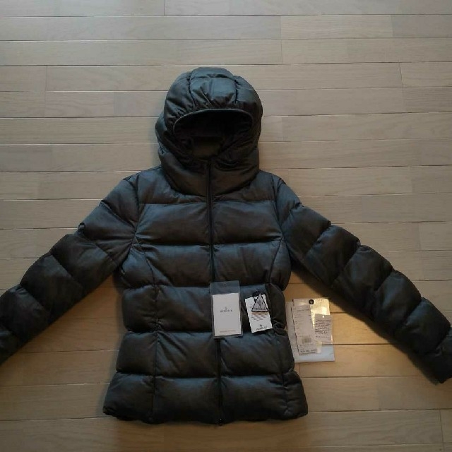 MONCLER(モンクレール)の専用 美品 MONCLER ダウン モンクレール 限定 ダウンジャケット レディースのジャケット/アウター(ダウンジャケット)の商品写真