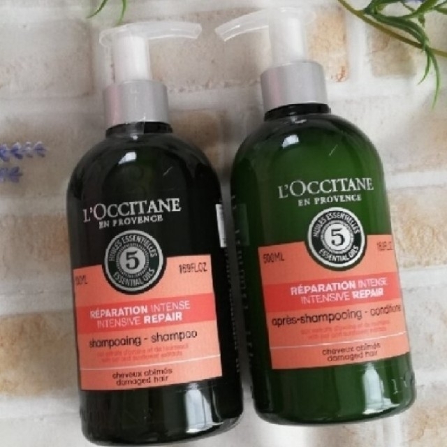 L'OCCITANE(ロクシタン)のロクシタン　ファイブハーブスリペアリングシャンプー&コンディショナー500ml  コスメ/美容のヘアケア/スタイリング(シャンプー/コンディショナーセット)の商品写真