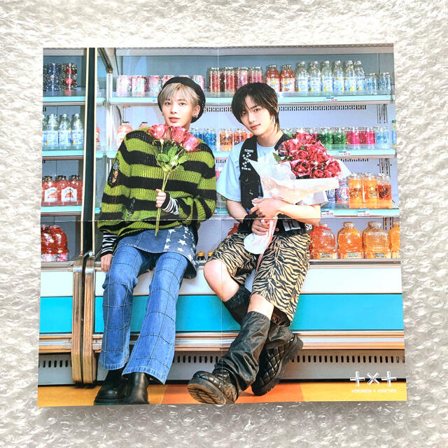 TOMORROW X TOGETHER(トゥモローバイトゥギャザー)のボムギュ テヒョン TXT ESCAPE together ミニポスター エンタメ/ホビーのCD(K-POP/アジア)の商品写真