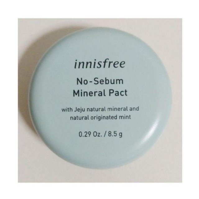 Innisfree(イニスフリー)の【新品】イニスフリー ノーセバム ミネラルパクト 8.5g コスメ/美容のベースメイク/化粧品(フェイスパウダー)の商品写真