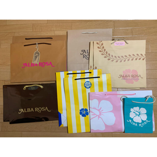 ALBA ROSA(アルバローザ)のアルバローザ　ショップ袋　シール　雑誌　セット　9月末までの出品です。 レディースのバッグ(ショップ袋)の商品写真