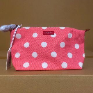 キャスキッドソン(Cath Kidston)の新品未使用タク付き　キャスキッドソンピンク地白のドット柄(ポーチ)