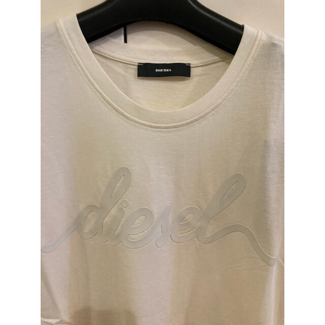 DIESEL(ディーゼル)の新品未使用！　ディーゼル　Tシャツ　オフホワイトL レディースのトップス(Tシャツ(半袖/袖なし))の商品写真