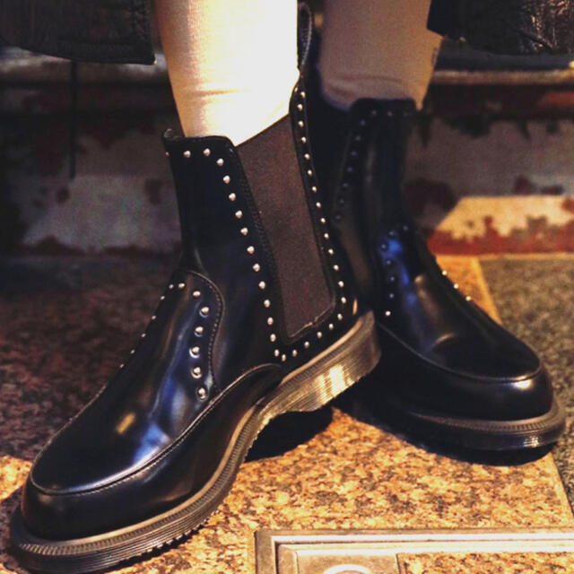 Dr.Martens(ドクターマーチン)のドクターマーチン　Aimelya stud アイメリヤ　チェルシーブーツ レディースの靴/シューズ(ブーツ)の商品写真