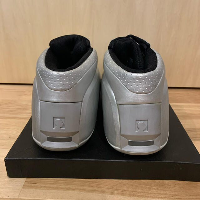 adidas(アディダス)のADIDAS THE KOBE 2 (Silver) 27.5cm 美品 メンズの靴/シューズ(スニーカー)の商品写真