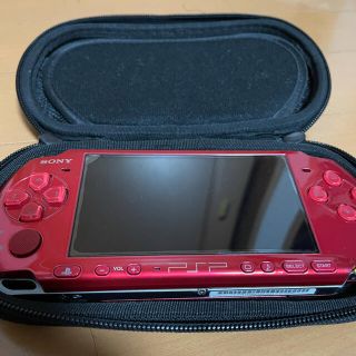 ソニー(SONY)のPSP カセット4つ　ケース　充電ケーブル付き(携帯用ゲーム機本体)