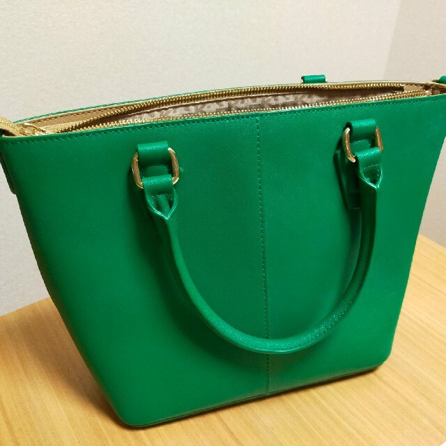 DKNY(ダナキャランニューヨーク)のDNKY green bag レディースのバッグ(ハンドバッグ)の商品写真