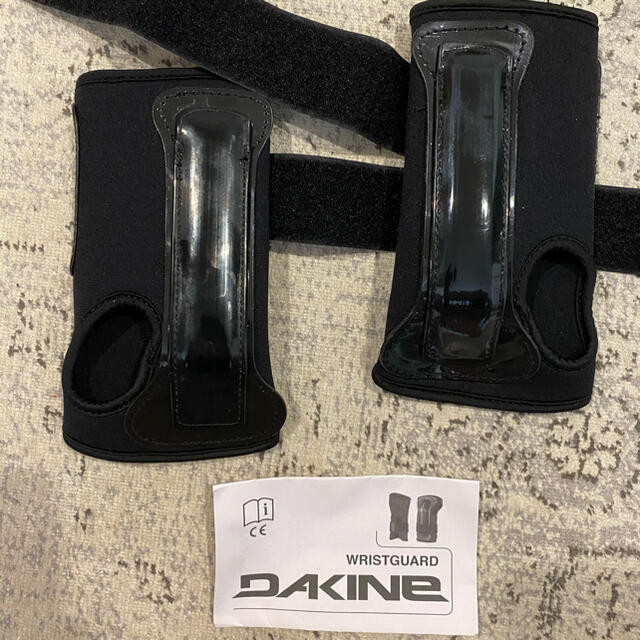 Dakine(ダカイン)のDAKINE WRISTGUARD / SIZE M スポーツ/アウトドアのスノーボード(ウエア/装備)の商品写真