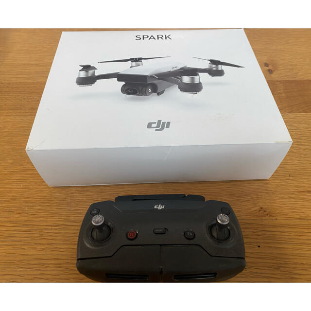 dji spark コントローラー付き スマホ/家電/カメラのカメラ(その他)の商品写真