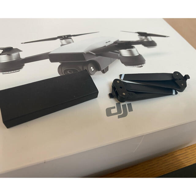 dji spark コントローラー付き スマホ/家電/カメラのカメラ(その他)の商品写真