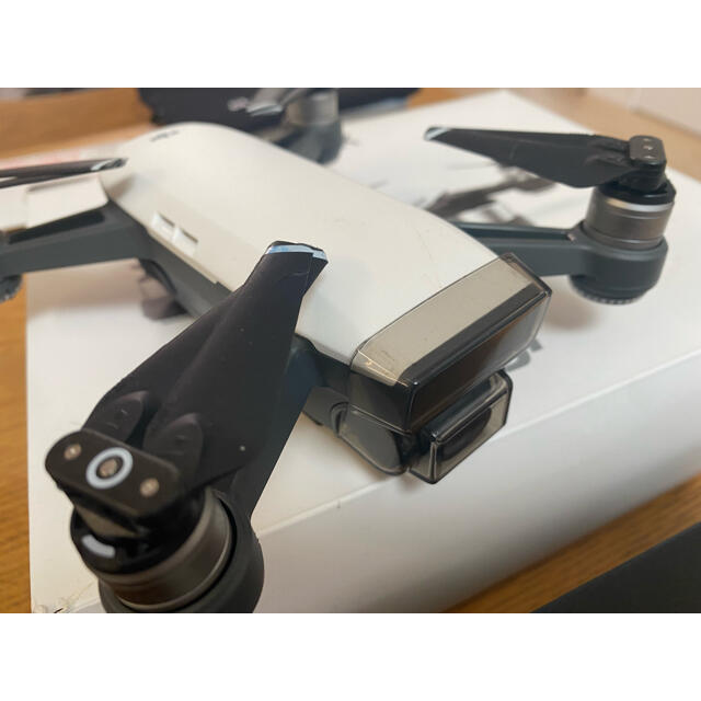 dji spark コントローラー付き スマホ/家電/カメラのカメラ(その他)の商品写真