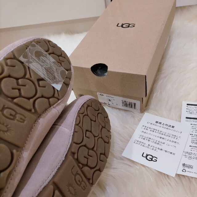 UGG(アグ)の新品未使用 UGG ♡スモークピンク♡ レディースの靴/シューズ(スリッポン/モカシン)の商品写真