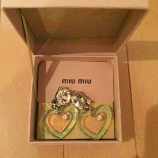 miu miu ハート型イヤリング