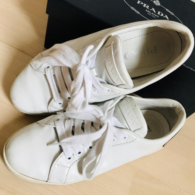 美品‼︎ PRADA プラダ スニーカー 踵ロゴ 37 24㎝ | stand-maroc.com