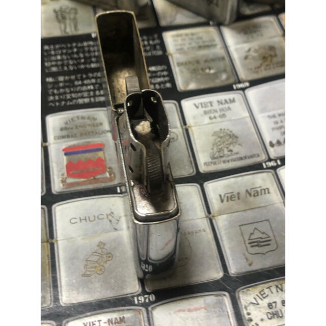 ZIPPO(ジッポー)の【ベトナムZIPPO】本物 1970年製ベトナムジッポー「第一騎兵師団」 メンズのファッション小物(タバコグッズ)の商品写真