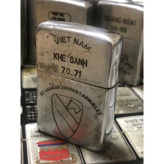 ジッポー(ZIPPO)の【ベトナムZIPPO】本物 1970年製ベトナムジッポー「第一騎兵師団」(タバコグッズ)