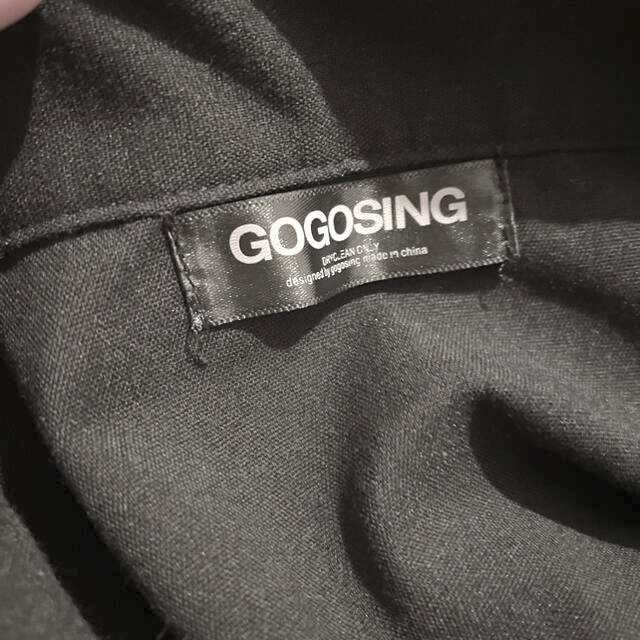GOGOSING(ゴゴシング)のgogosing 黒シャツ レディースのトップス(Tシャツ(長袖/七分))の商品写真