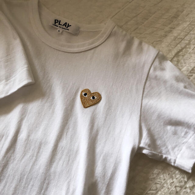 COMME des GARCONS(コムデギャルソン)のプレイ　コムデギャルソン　ゴールドハート　白Tシャツ レディースのトップス(Tシャツ(半袖/袖なし))の商品写真