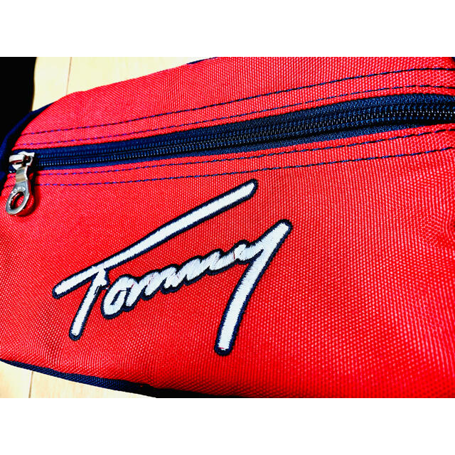 TOMMY HILFIGER(トミーヒルフィガー)のtommyショルダーポーチレッドアンドネイビー4025810 メンズのバッグ(ショルダーバッグ)の商品写真