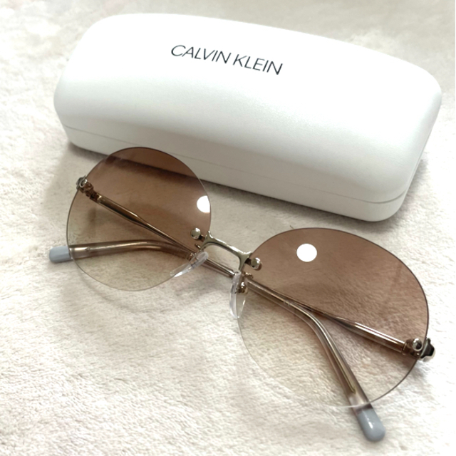 Calvin Klein(カルバンクライン)の【新品】Calvin Clein サングラス レディースのファッション小物(サングラス/メガネ)の商品写真