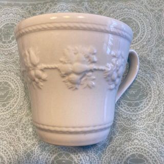 ウェッジウッド(WEDGWOOD)のWEDGWOOD ウェッジウッド フェスティビティ  アイボリー　マグカップ(食器)