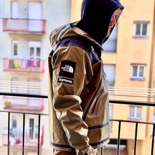 シュプリーム(Supreme)のSummit Series Outer Tape Seam Jacket(マウンテンパーカー)