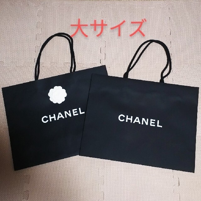 CHANEL(シャネル)の専用です シャネル紙袋ショッパーカメリア2枚セット レディースのバッグ(ショップ袋)の商品写真