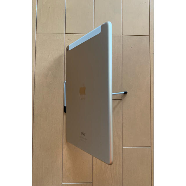 Apple(アップル)の美品 Apple iPad Air2 セルラー 16GB ゴールド docomo スマホ/家電/カメラのPC/タブレット(タブレット)の商品写真