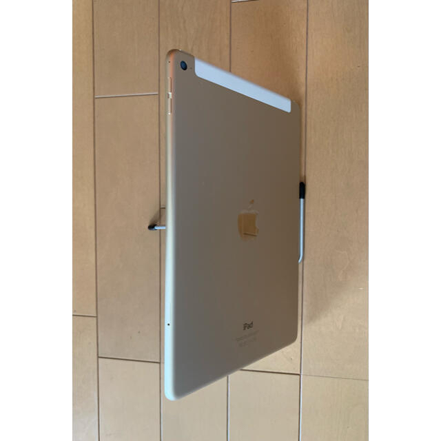 Apple(アップル)の美品 Apple iPad Air2 セルラー 16GB ゴールド docomo スマホ/家電/カメラのPC/タブレット(タブレット)の商品写真