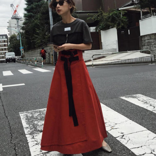 Ameri VINTAGE(アメリヴィンテージ)のDOUBLE TAPE BELT SKIRT レディースのスカート(ロングスカート)の商品写真