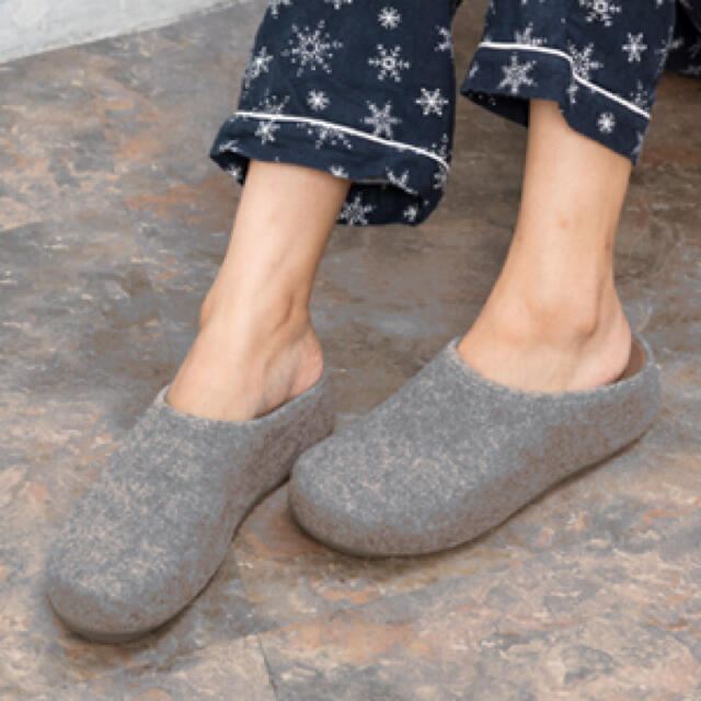 fitflop(フィットフロップ)のフィットフロップ SHUV FELT  シャビフェルト ライトグレー レディースの靴/シューズ(サンダル)の商品写真