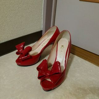 ダイアナ(DIANA)のDIANA　ダイアナ　エナメル　リボン　オープントゥ　パンプス　赤　red(ハイヒール/パンプス)