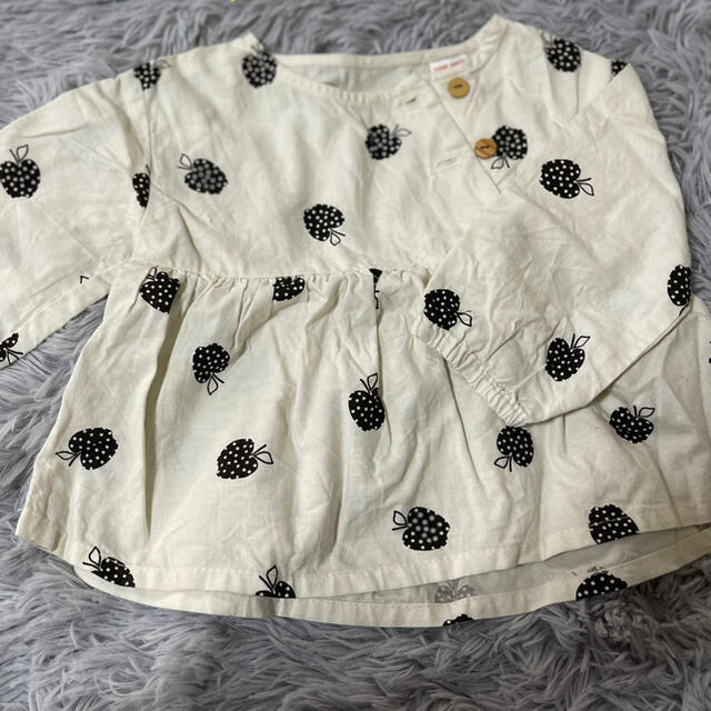 ZARA KIDS(ザラキッズ)のZARA baby りんご柄トップス キッズ/ベビー/マタニティのベビー服(~85cm)(シャツ/カットソー)の商品写真