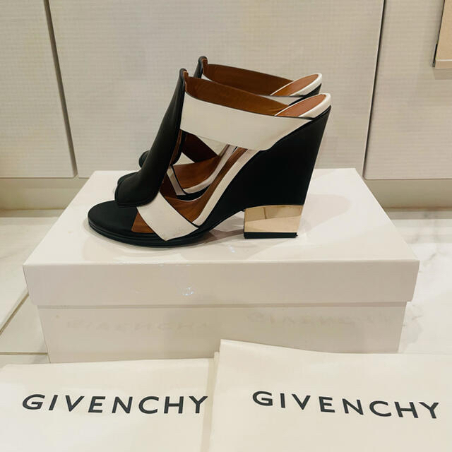 GIVENCHY(ジバンシィ)の超美品　ジパンシィ★ 先取り♬サンダル レディースの靴/シューズ(サンダル)の商品写真