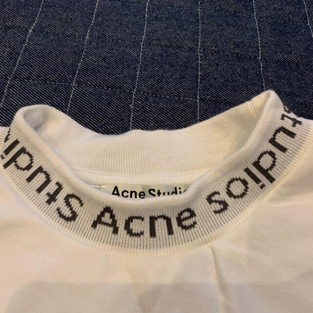 ACNE(アクネ)のacnestudios Tシャツ　ロゴ　ホワイト レディースのトップス(Tシャツ(半袖/袖なし))の商品写真