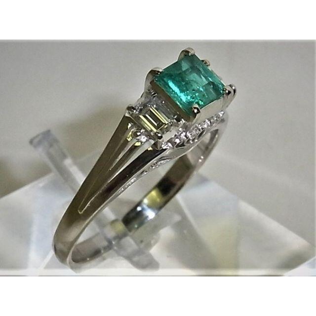 Pt900プラチナリング 指輪 エメラルド0.57ct 角ダイヤ2ヶ0.31ct レディースのアクセサリー(リング(指輪))の商品写真