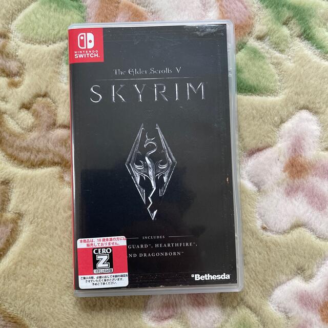 Nintendo Switch(ニンテンドースイッチ)のThe Elder Scrolls V： Skyrim（ザ エルダースクロールズ エンタメ/ホビーのゲームソフト/ゲーム機本体(家庭用ゲームソフト)の商品写真