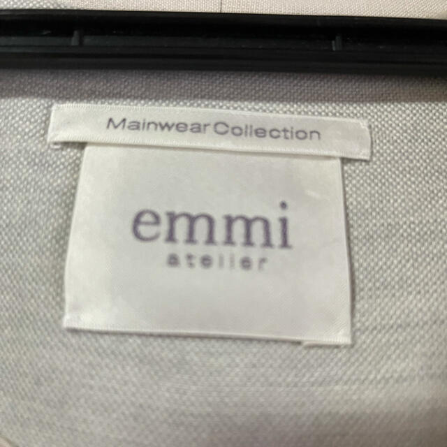 emmi atelier(エミアトリエ)のemmi ✨オフホワイトジャケット🎀春物Ⓜ️サイズ　　 レディースのジャケット/アウター(ノーカラージャケット)の商品写真