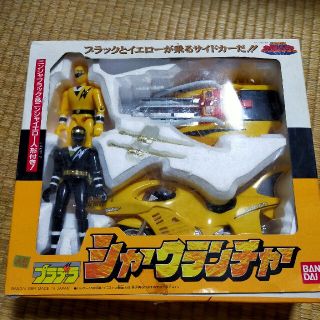 バンダイ(BANDAI)の忍者戦隊カクレンジャー シャークランチャー(ニンジャブラック、イエロー人形)(特撮)