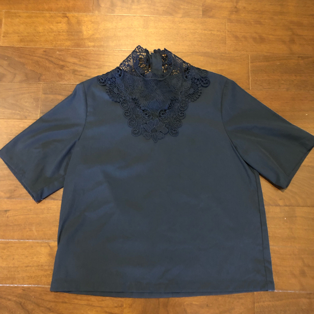 Ameri VINTAGE(アメリヴィンテージ)のAmeri  MEDI LACE NECK BLOUSE レディースのトップス(カットソー(半袖/袖なし))の商品写真