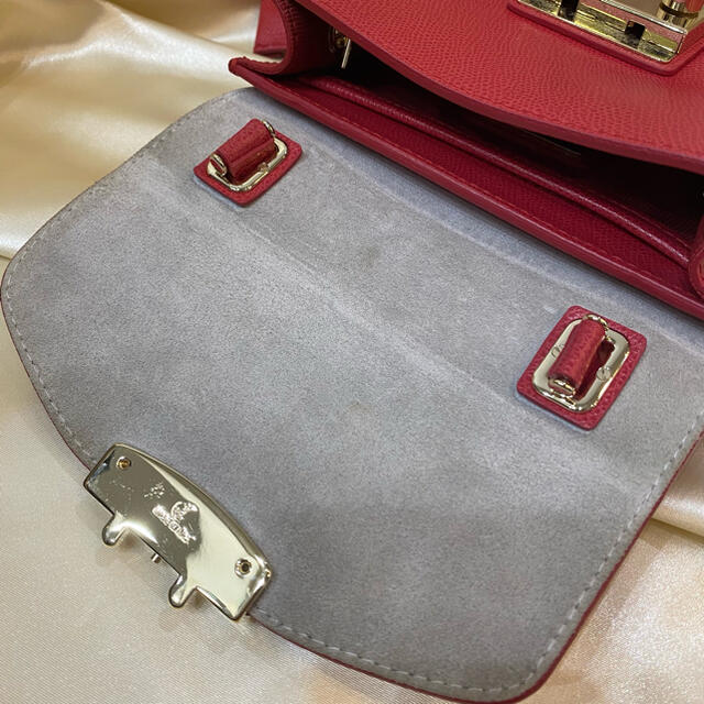 Furla(フルラ)のFURLA フルラ メトロポリス 2way チェーンショルダーバッグ 赤 レディースのバッグ(ショルダーバッグ)の商品写真
