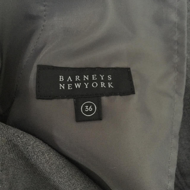BARNEYS NEW YORK(バーニーズニューヨーク)のバーニーズニューヨーク グレー ワイドパンツ レディースのパンツ(カジュアルパンツ)の商品写真