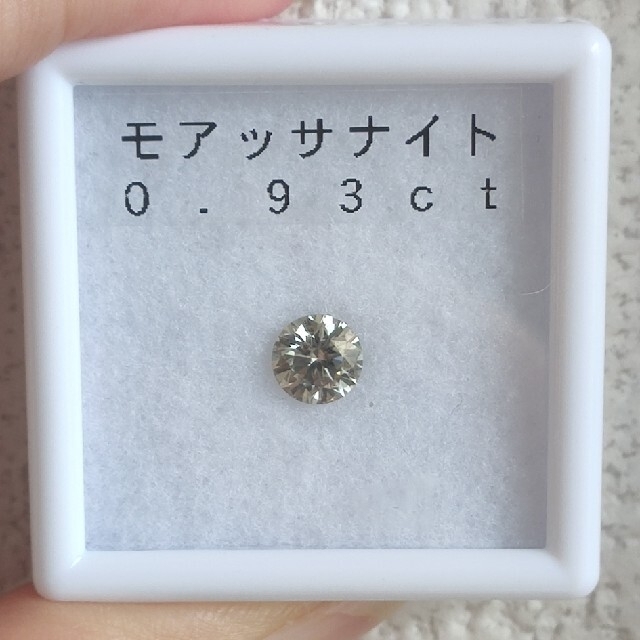 ハンドメイドモアッサナイト　ルース　0.93 ct