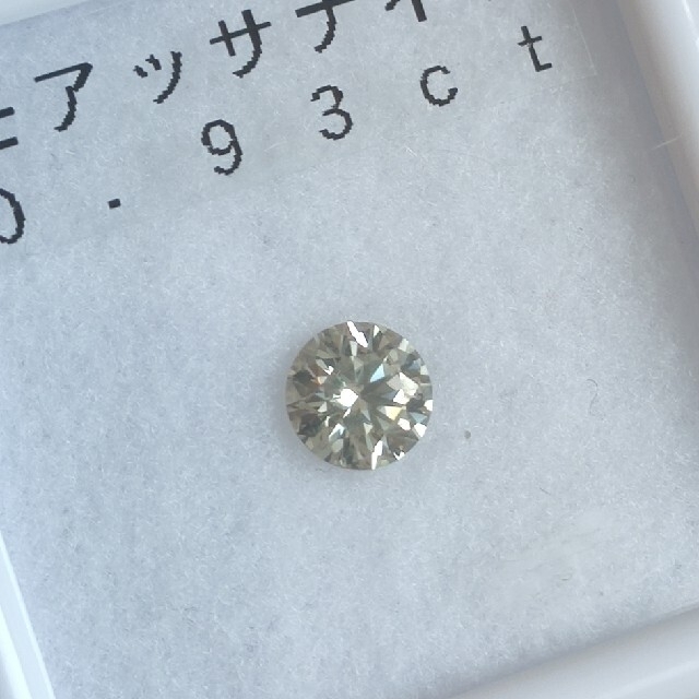 ハンドメイドモアッサナイト　ルース　0.93 ct